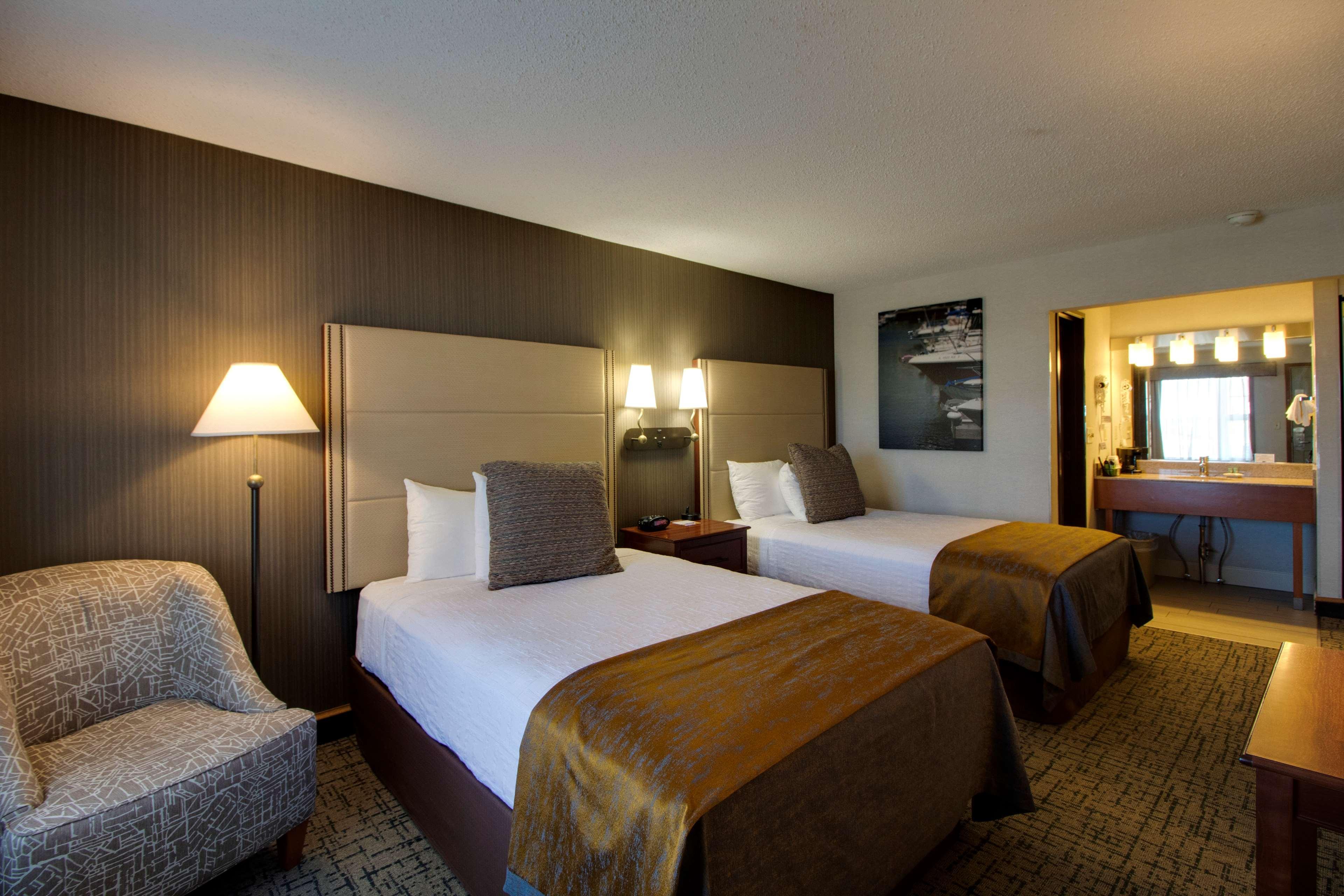 Best Western Harbour Pointe Lakefront Сент-Игнас Экстерьер фото