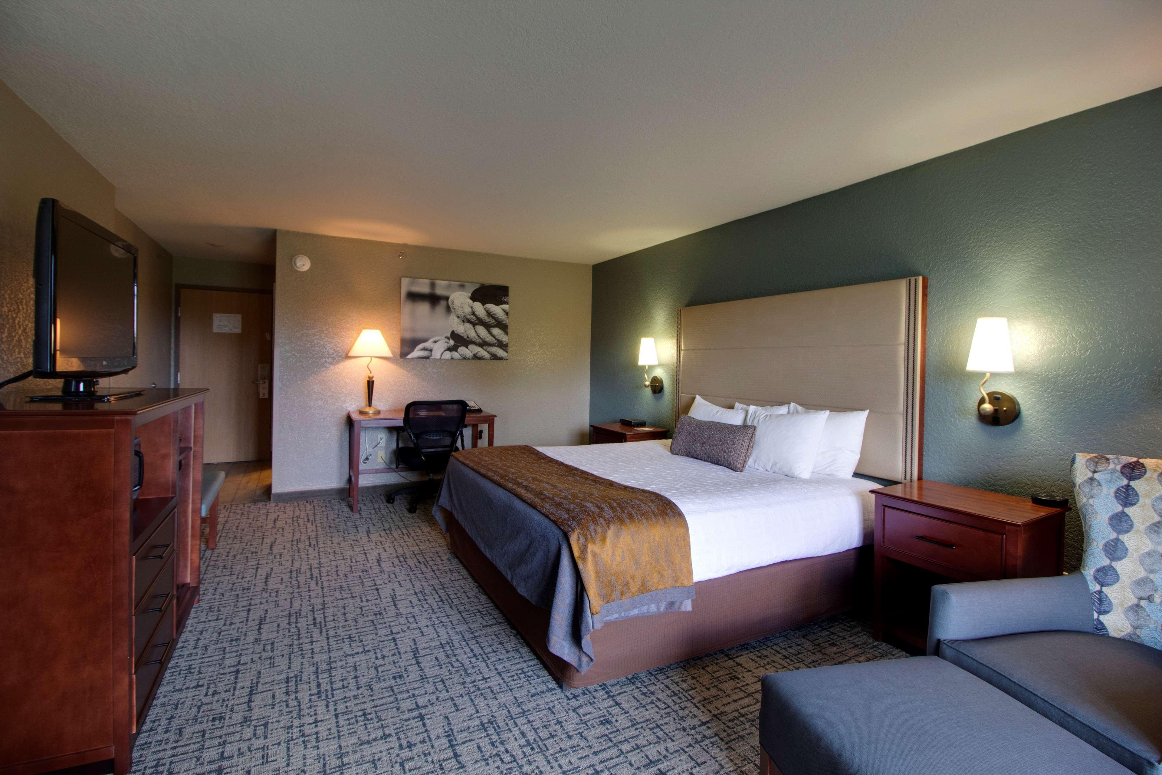 Best Western Harbour Pointe Lakefront Сент-Игнас Экстерьер фото