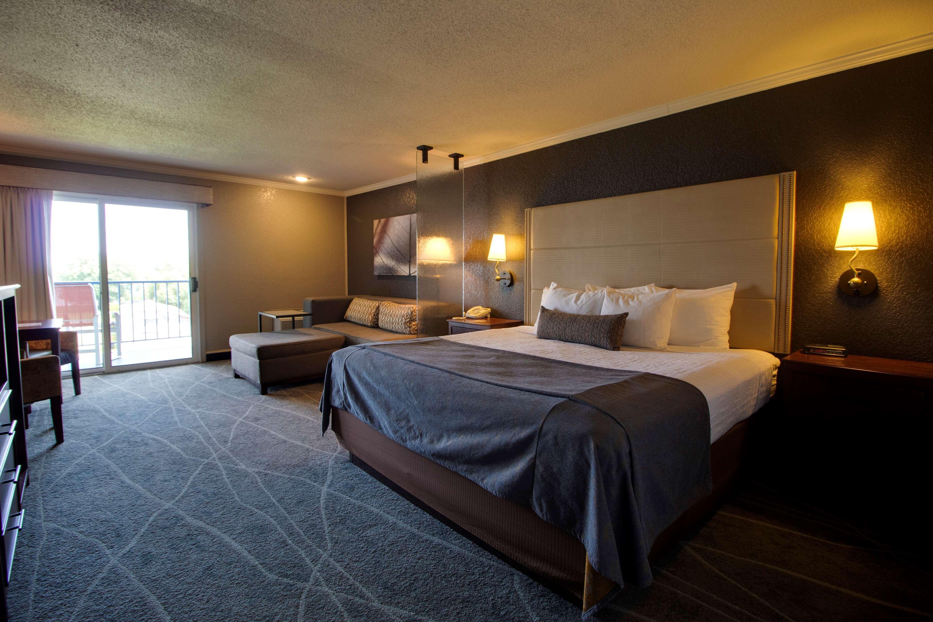 Best Western Harbour Pointe Lakefront Сент-Игнас Экстерьер фото