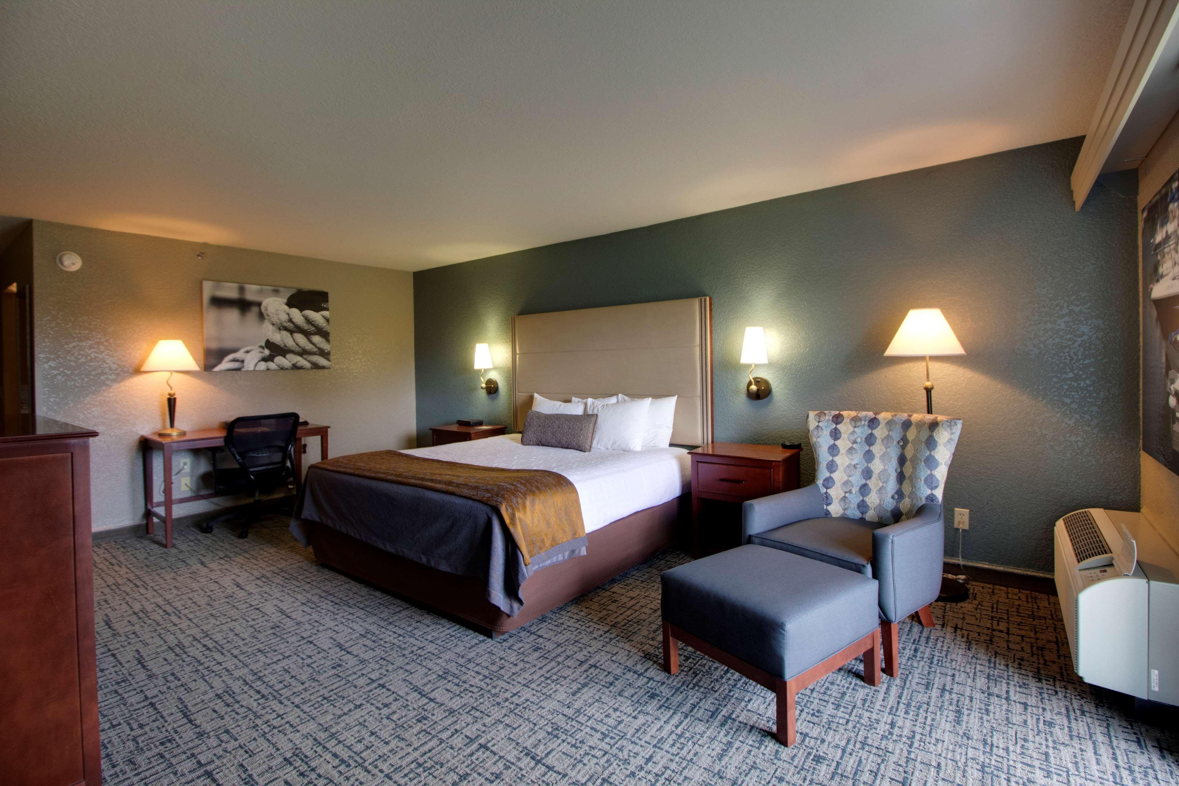 Best Western Harbour Pointe Lakefront Сент-Игнас Экстерьер фото