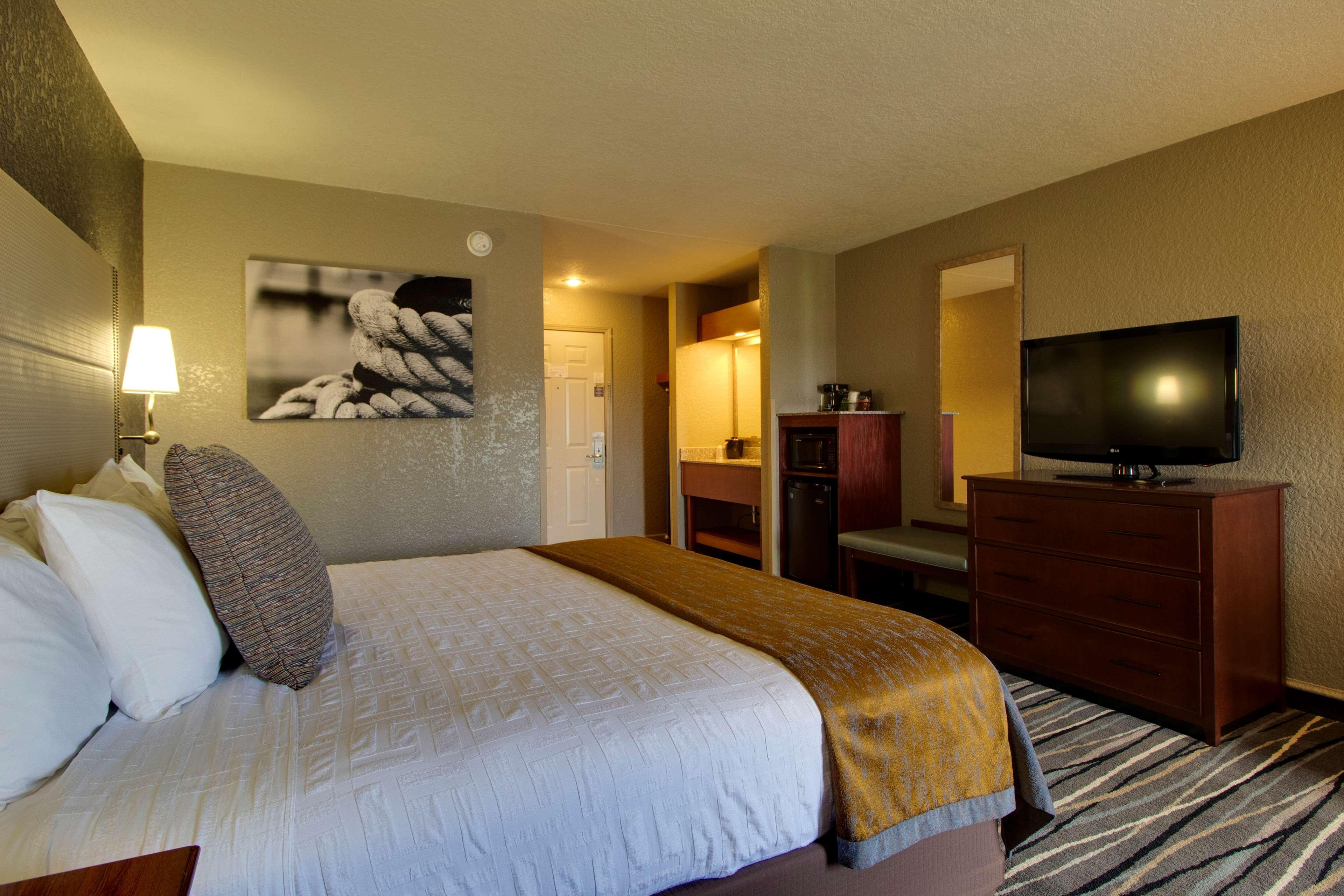 Best Western Harbour Pointe Lakefront Сент-Игнас Экстерьер фото