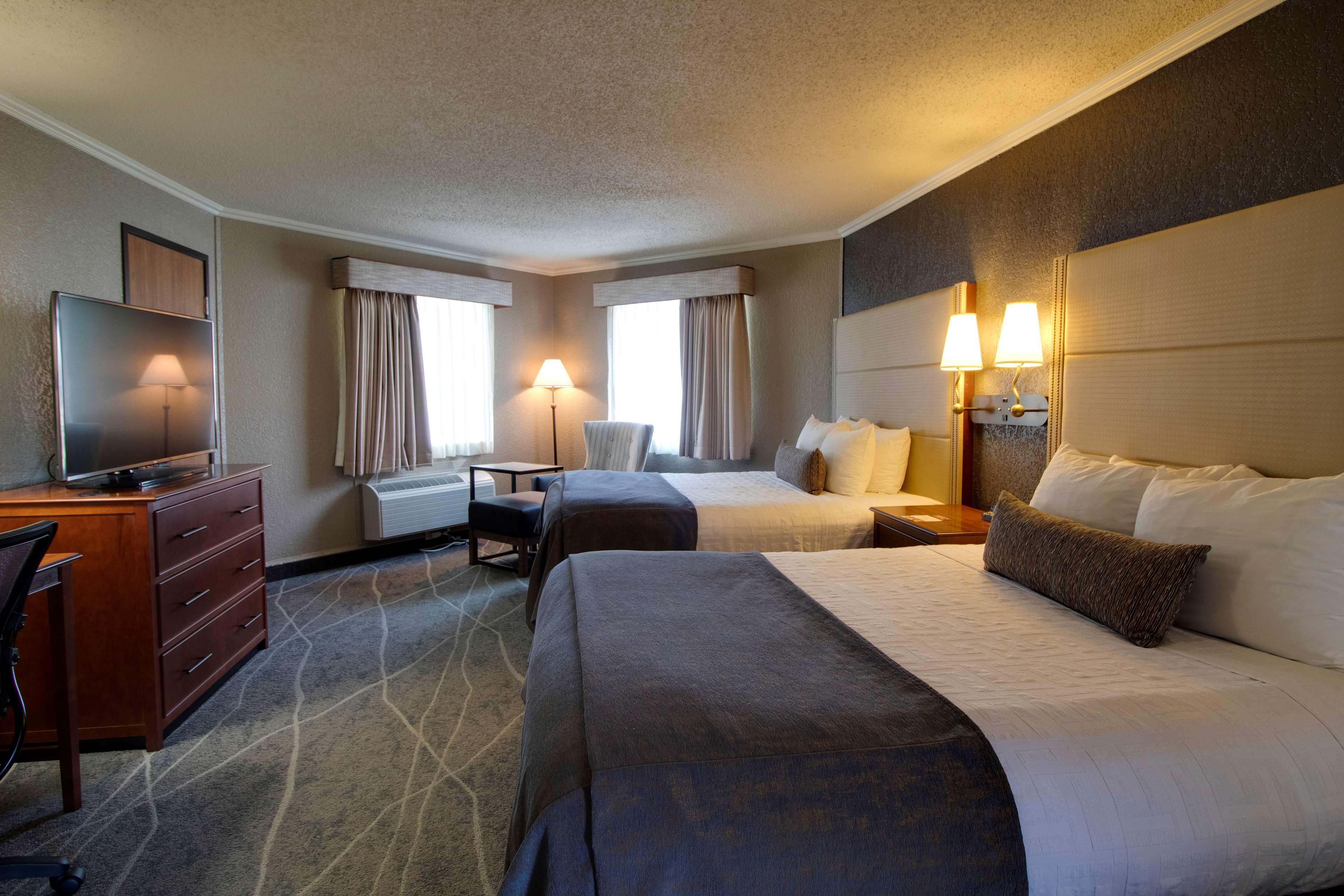 Best Western Harbour Pointe Lakefront Сент-Игнас Экстерьер фото
