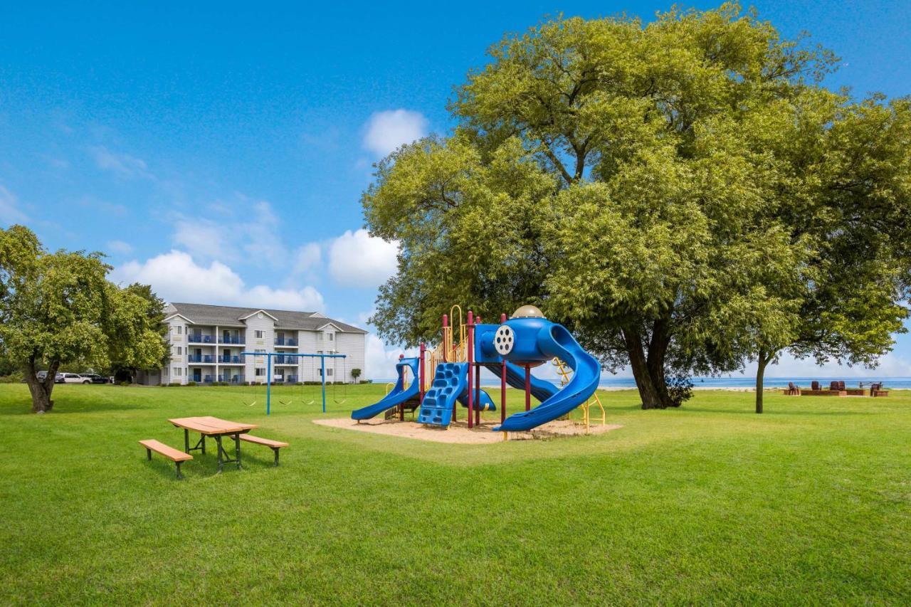 Best Western Harbour Pointe Lakefront Сент-Игнас Экстерьер фото