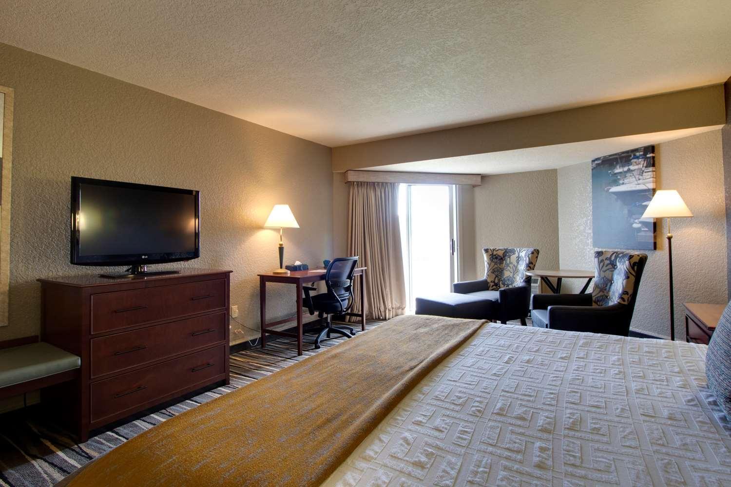Best Western Harbour Pointe Lakefront Сент-Игнас Экстерьер фото